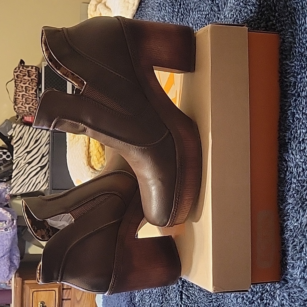 Korks booties sz.8.5